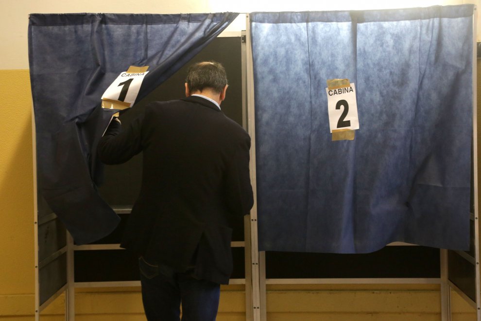 Referendum trivelle: politici, star e cittadini votano ai seggi