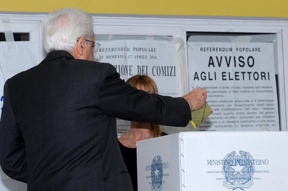 Referendum trivelle: politici, star e cittadini votano ai seggi