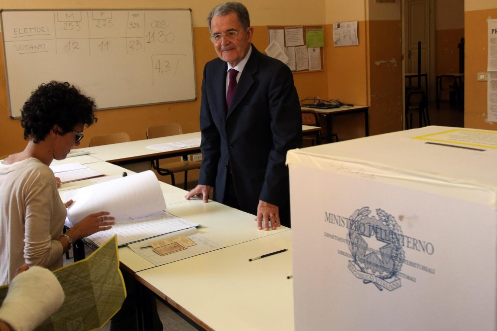Referendum trivelle: politici, star e cittadini votano ai seggi