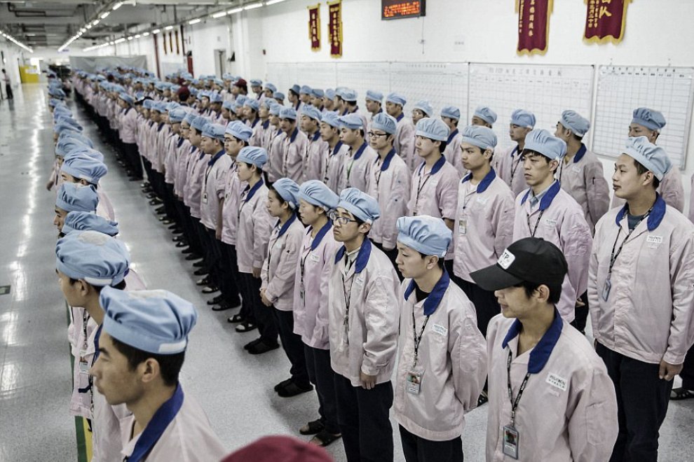 Shanghai, Apple apre le porte: un fotografo entra per prima volta in fabbrica 