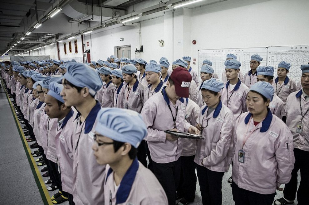 Shanghai, Apple apre le porte: un fotografo entra per prima volta in fabbrica 