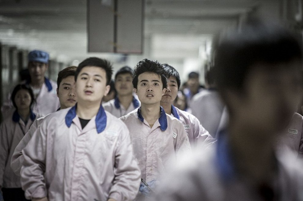 Shanghai, Apple apre le porte: un fotografo entra per prima volta in fabbrica 