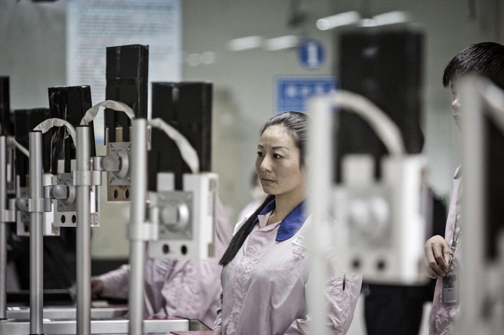 Shanghai, Apple apre le porte: un fotografo entra per prima volta in fabbrica 