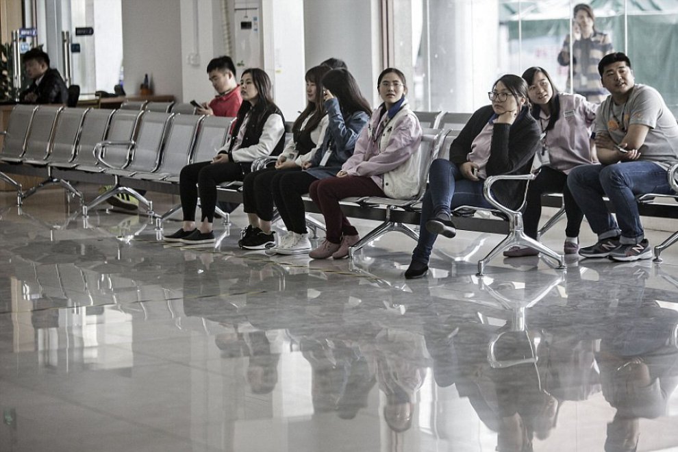 Shanghai, Apple apre le porte: un fotografo entra per prima volta in fabbrica 