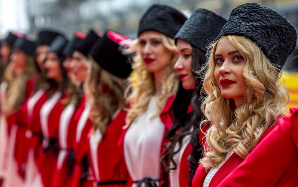 Russia, F1: al Gran Premio spuntano le paddock girls con il colbacco -  Sport - La Repubblica