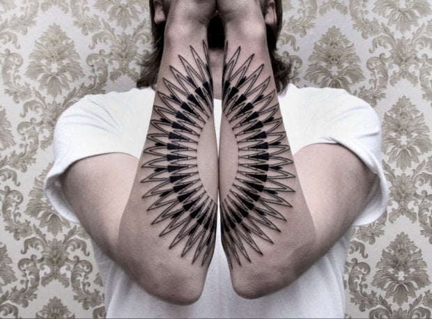 Tatuaggi: l'hennè nasconde una sostanza pericolosa. Si rischiano allergie