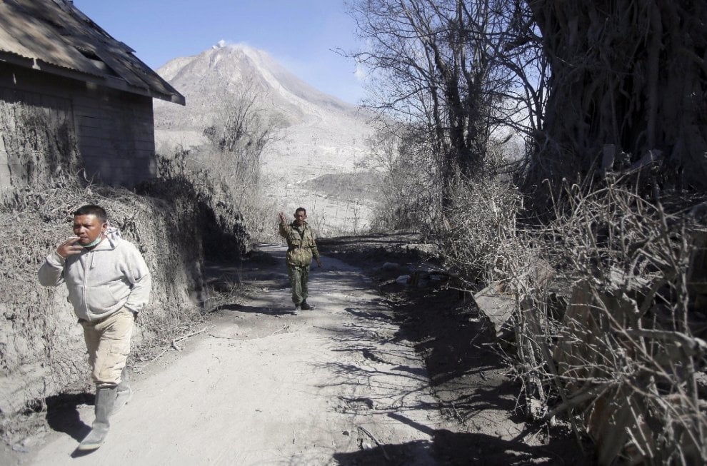 Eruzione apocalittica in Indonesia, il Sinabung uccide