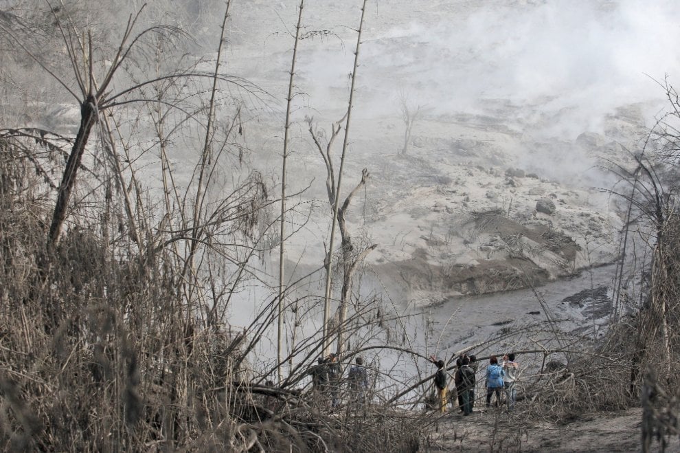 Eruzione apocalittica in Indonesia, il Sinabung uccide