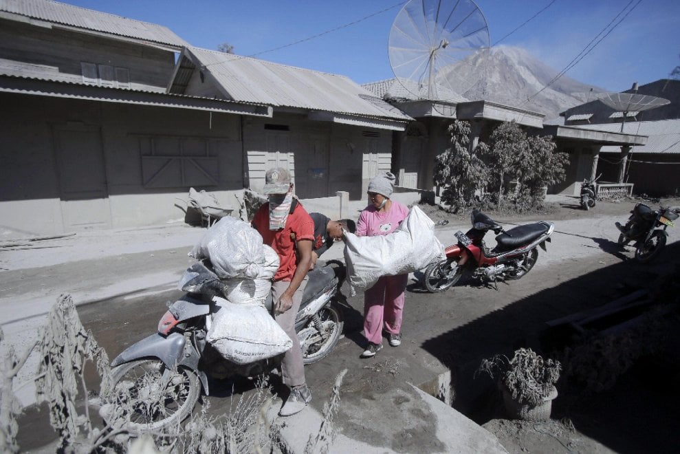 Eruzione apocalittica in Indonesia, il Sinabung uccide