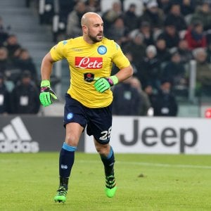 Napoli, il Barcellona mette Reina nel mirino. Higuain: "Voglio la Coppa America"