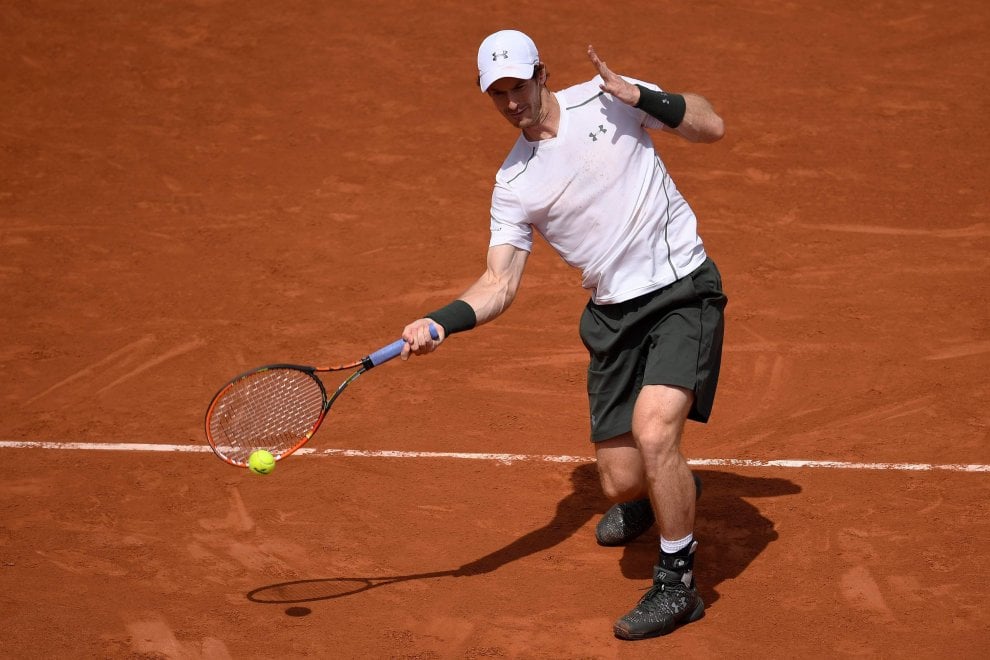 Il tennis non fa male alla schiena: gli esercizi da fare e i movimenti più a rischio