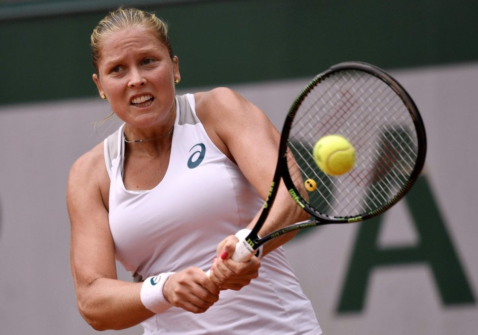 Il tennis non fa male alla schiena: gli esercizi da fare e i movimenti più a rischio