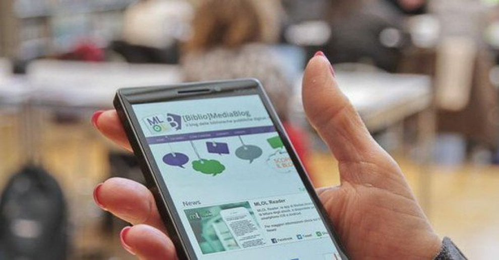 Smartphone a scuola presto consentiti, Faraone: "Il divieto di usarli è fuori dal tempo"
