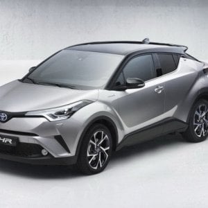 Nuova Toyota C-HR, crossover in salsa ibrida