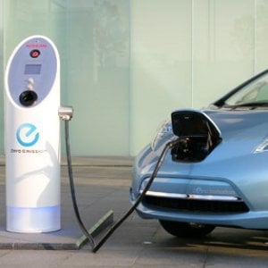 Nissan sempre più sostenibile: raffinate strategie nella ricarica