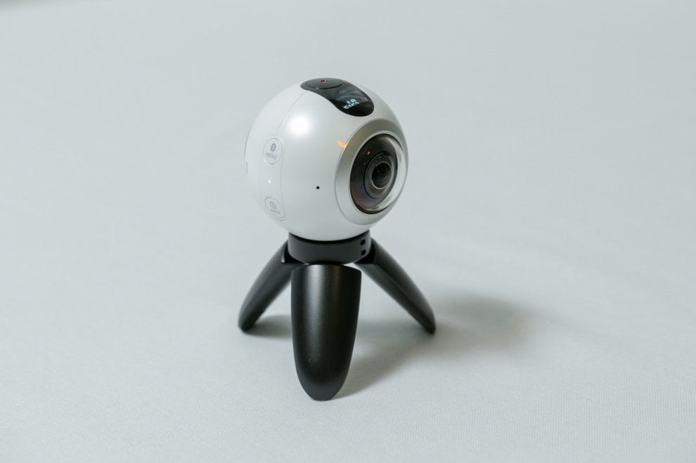 Samsung Gear 360, una videocamera da realtà virtuale