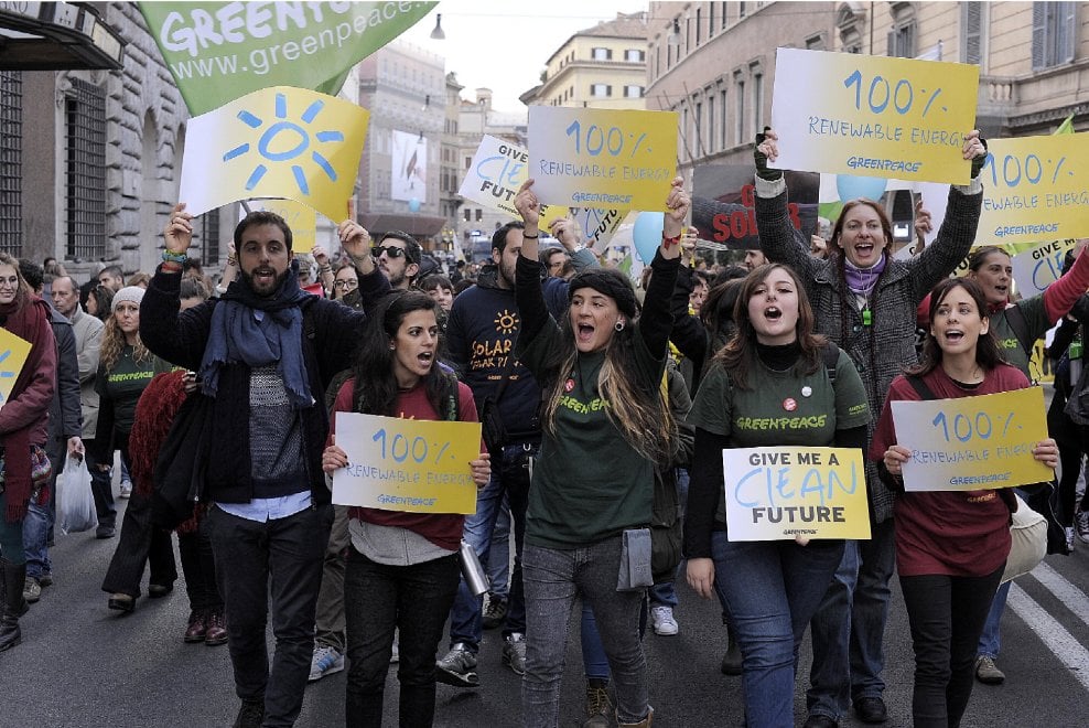 Greenpeace Italia, 30 anni di battaglie per un mondo migliore 