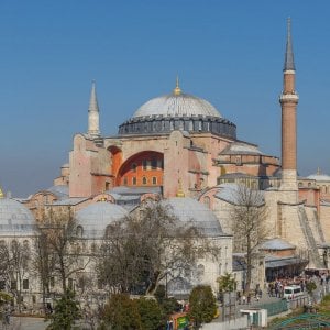 Turchia, la sfida al mondo cristiano: il muezzin torna a cantare da Santa Sofia