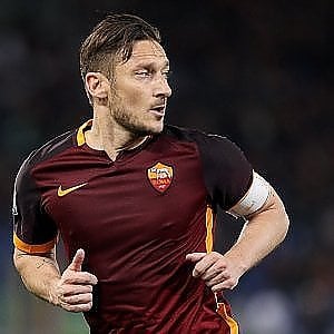 Roma, l'ultimo ritiro di Totti: "A disposizione di Spalletti, colmiamo il gap con la Juve"