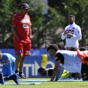 Napoli, dai tifosi un po' di entusiasmo. Terzo rinforzo per Sarri, è fatta per Santon