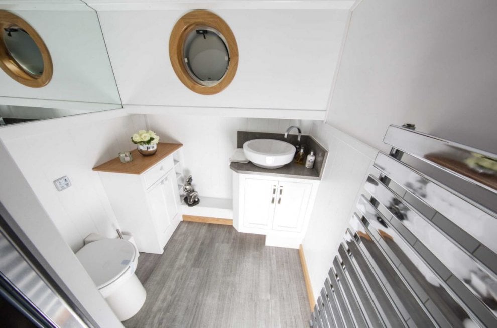 Londra, fai un salto nella casa galleggiante: quando la vita è una crociera