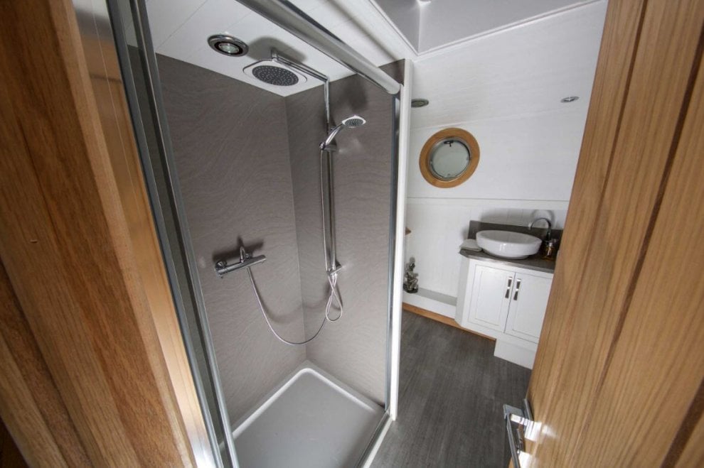 Londra, fai un salto nella casa galleggiante: quando la vita è una crociera