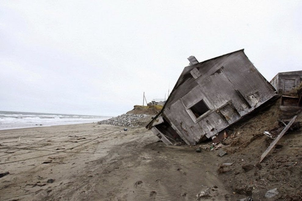Il villaggio eschimese di Shishmaref in Alaska