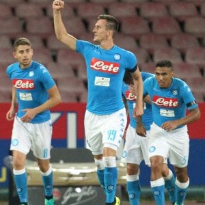 Napoli, Sarri: "Lasciamo tranquillo Milik, l'eredità di Higuain è pesante"