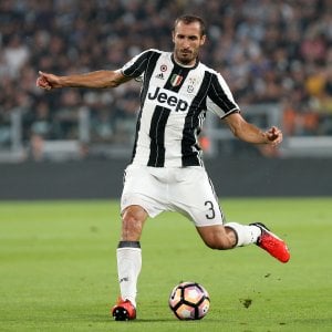 Juventus, l'azzurro costa caro: Chiellini resta fuori