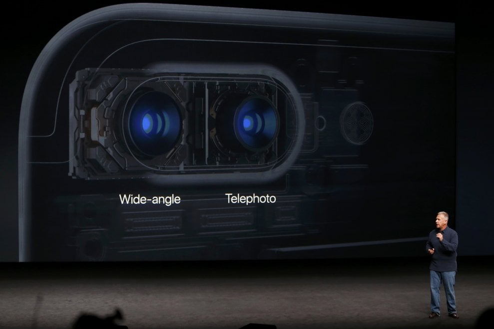 Apple, ecco l'iPhone 7: resiste all'acqua e fotografa in modo 'perfetto'