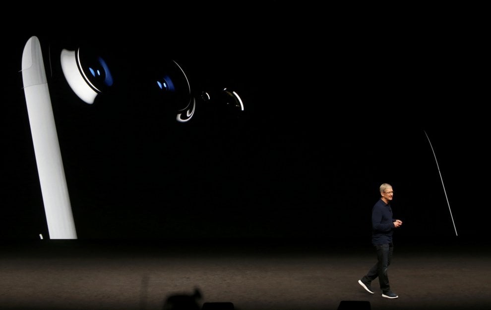 Apple, ecco l'iPhone 7: resiste all'acqua e fotografa in modo 'perfetto'