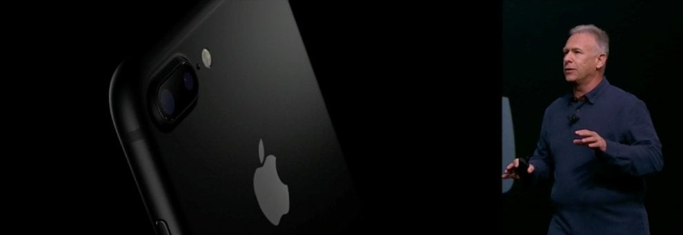 Apple, ecco l'iPhone 7: resiste all'acqua e fotografa in modo 'perfetto'
