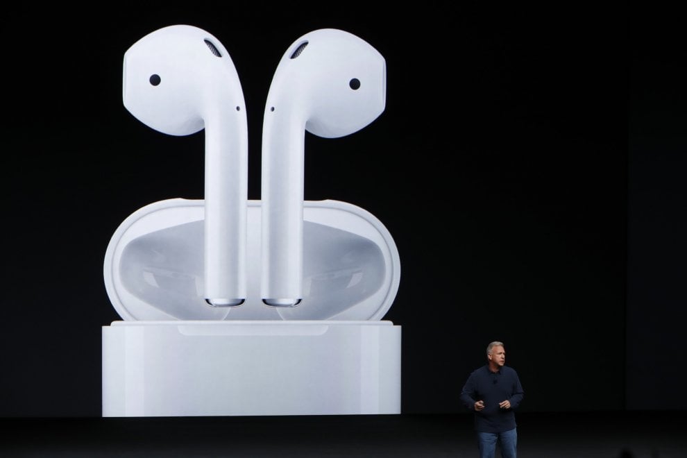Apple, ecco l'iPhone 7: resiste all'acqua e fotografa in modo 'perfetto'