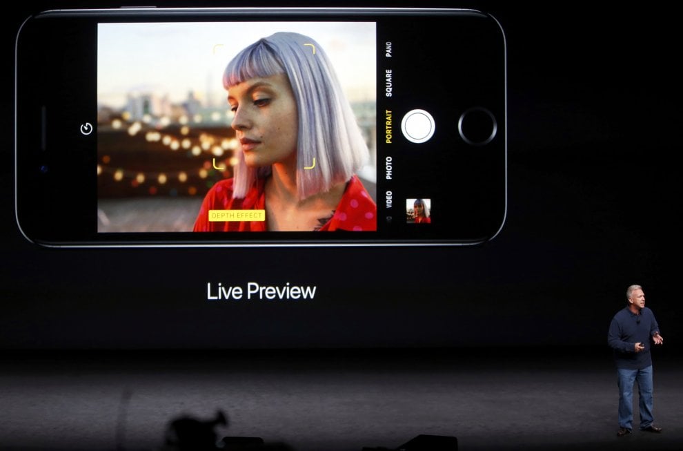 Apple, ecco l'iPhone 7: resiste all'acqua e fotografa in modo 'perfetto'