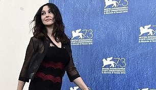 La sposa di guerra Bellucci "La bellezza violenta"