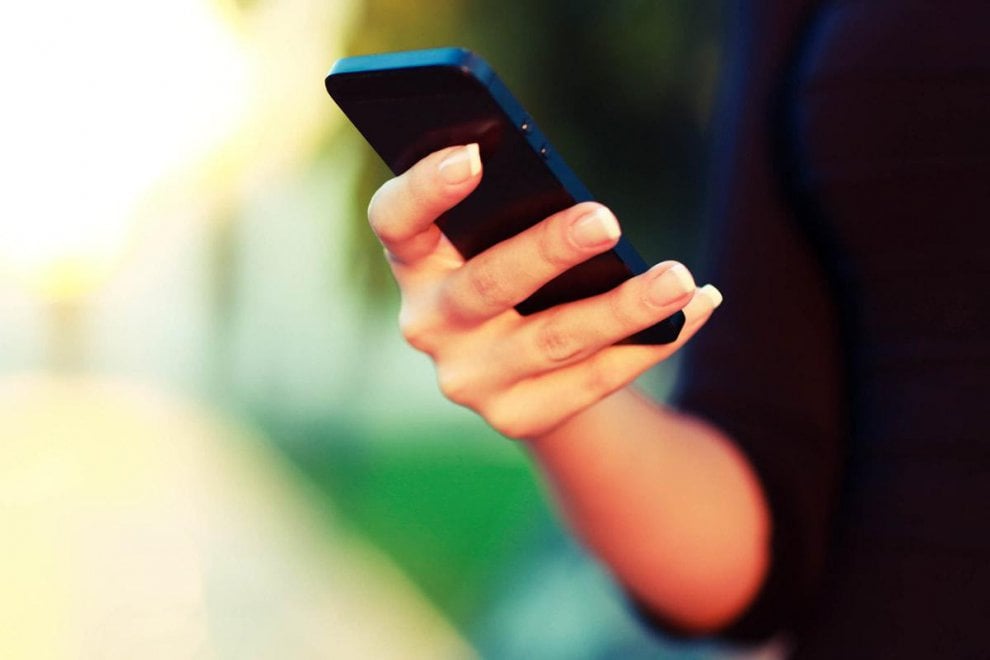 Smartphone, lo controlliamo 80 volte al giorno