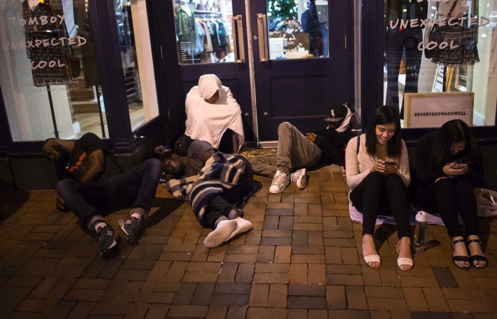 Da Roma a New York: tutti in coda per l'iPhone 7