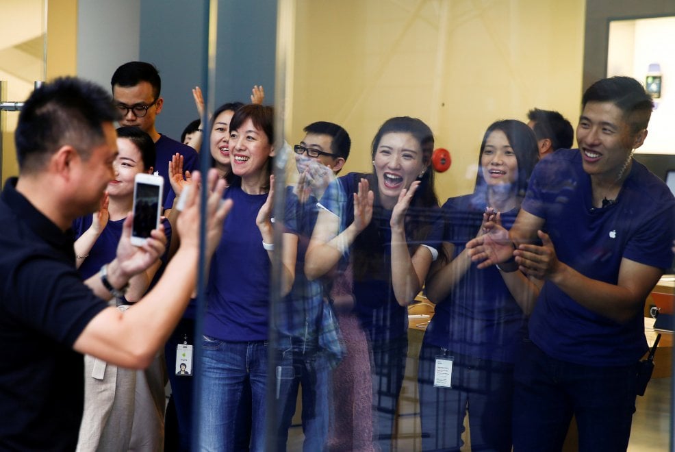 Da Roma a New York: tutti in coda per l'iPhone 7