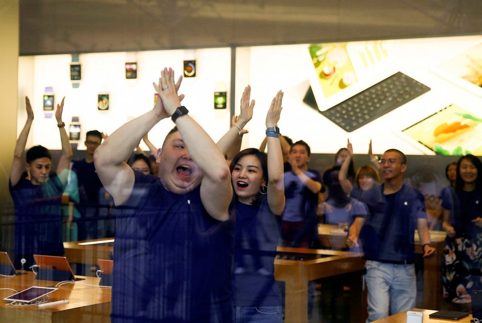 Da Roma a New York: tutti in coda per l'iPhone 7
