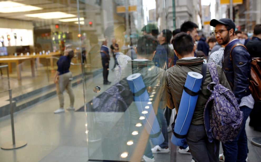 Da Roma a New York: tutti in coda per l'iPhone 7
