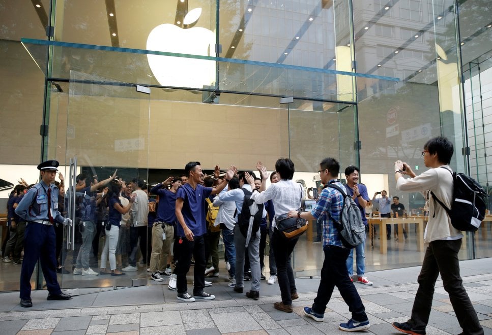Da Roma a New York: tutti in coda per l'iPhone 7