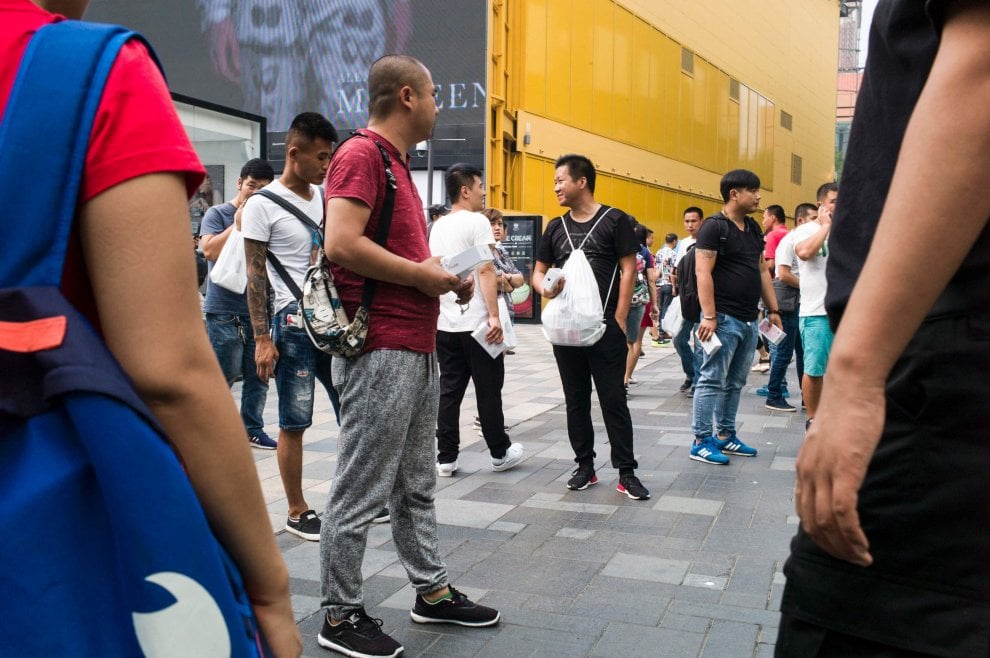 Da Roma a New York: tutti in coda per l'iPhone 7