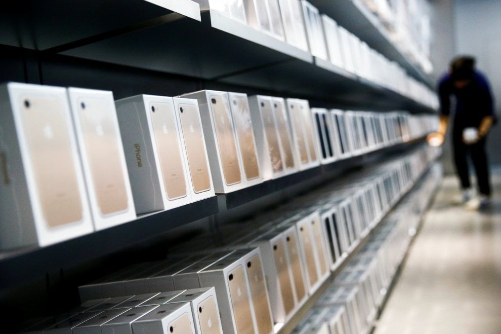 Da Roma a New York: tutti in coda per l'iPhone 7