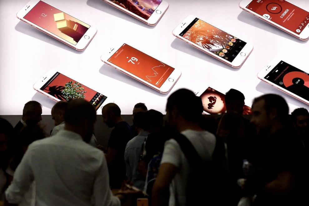 Da Roma a New York: tutti in coda per l'iPhone 7