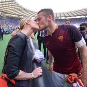 Ilary Blasi attacca Spalletti: "È un piccolo uomo"
