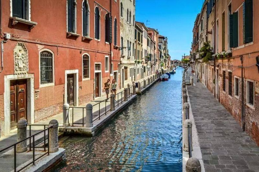Solo a piedi: le località senza auto nel mondo