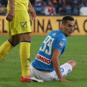 Napoli, tegola Milik: crociato ko, rischia un lungo stop