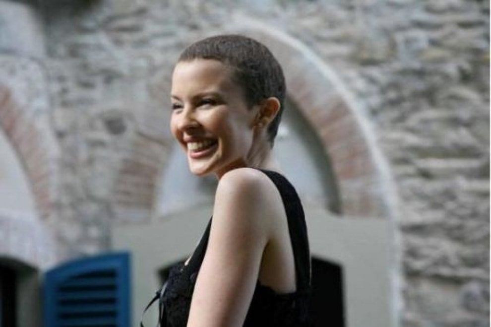 Da Minogue a Crow, le star che hanno lottato contro il cancro al seno