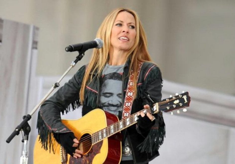 Da Minogue a Crow, le star che hanno lottato contro il cancro al seno
