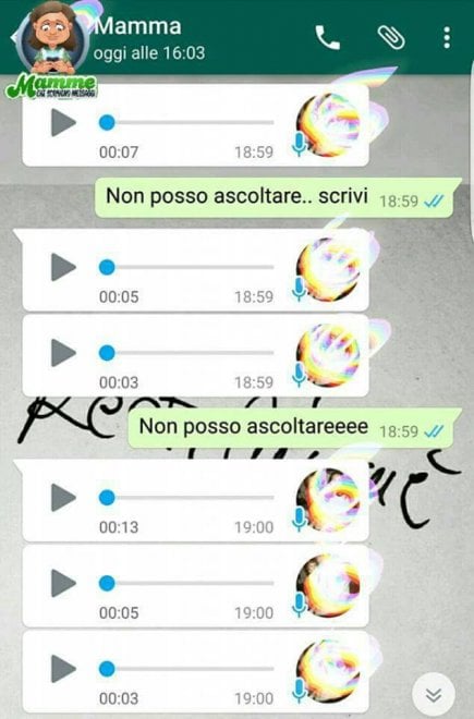 Che disastro i messaggi delle mamme su WhatsApp
